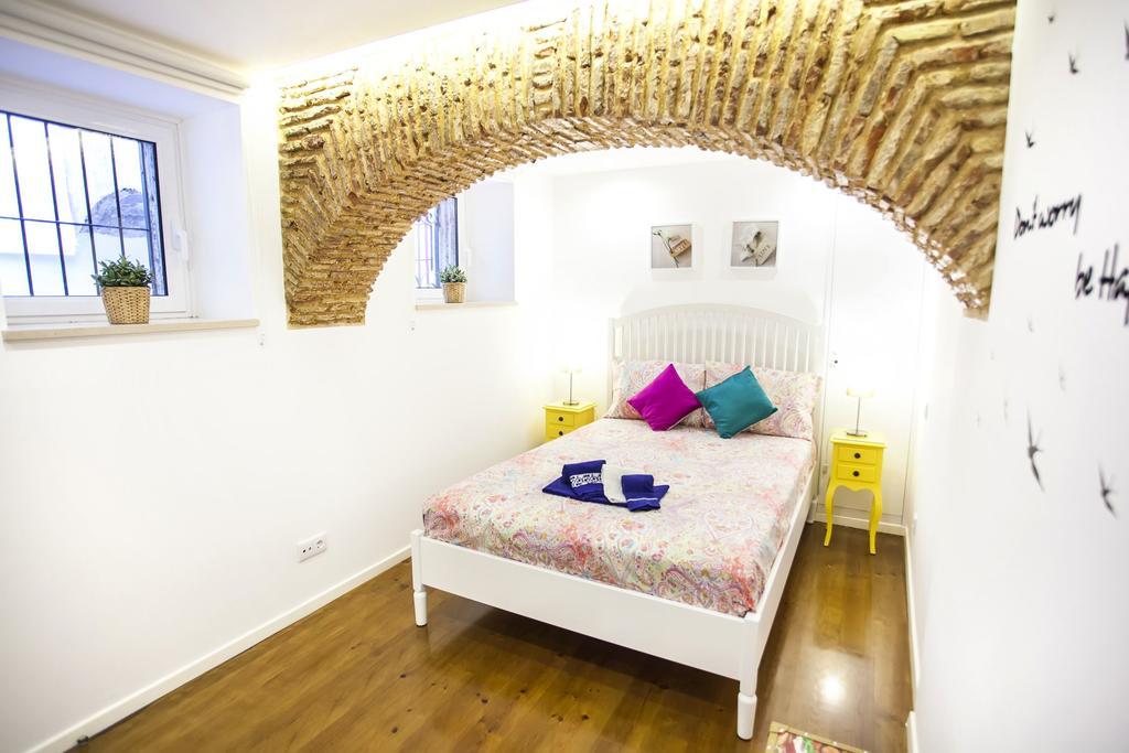 Typical Bairro Alto Apartment Lisbon Exterior photo