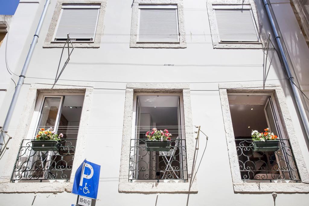 Typical Bairro Alto Apartment Lisbon Exterior photo