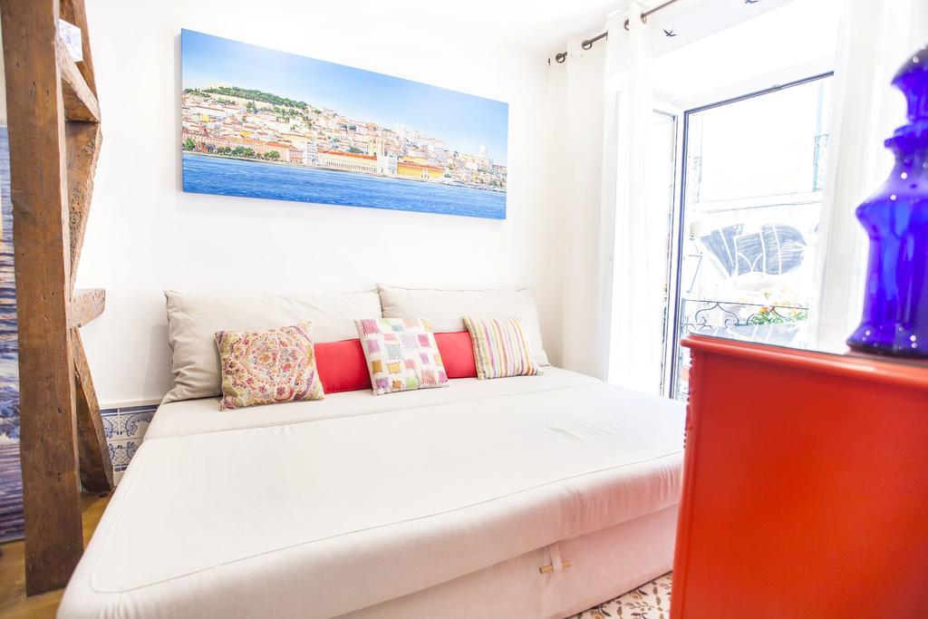 Typical Bairro Alto Apartment Lisbon Exterior photo