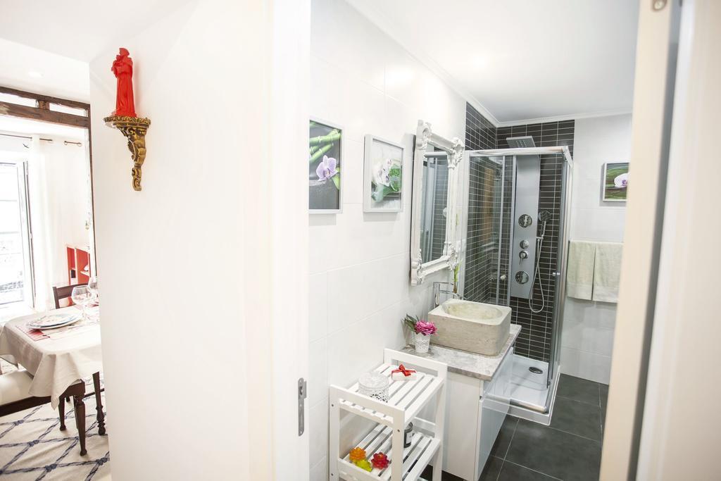 Typical Bairro Alto Apartment Lisbon Exterior photo