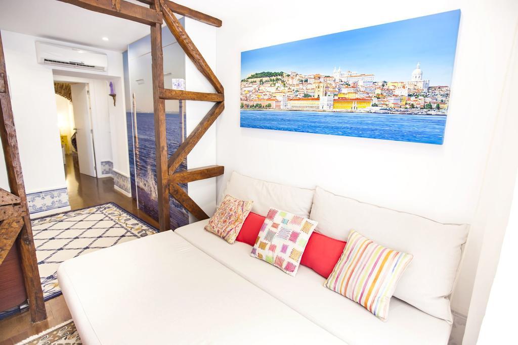 Typical Bairro Alto Apartment Lisbon Exterior photo