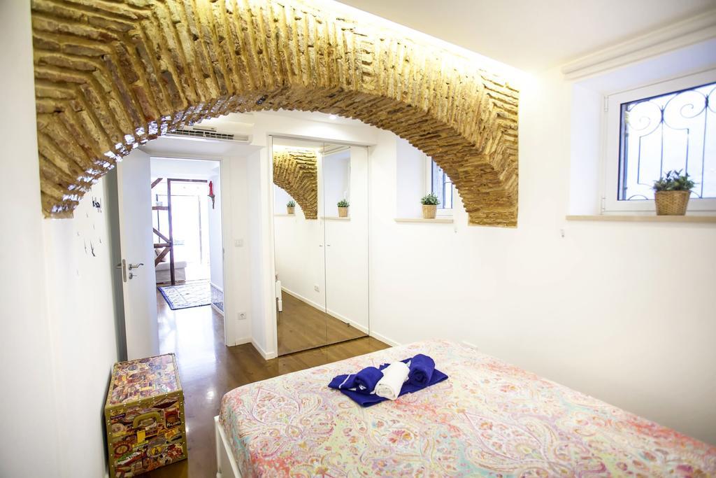 Typical Bairro Alto Apartment Lisbon Exterior photo