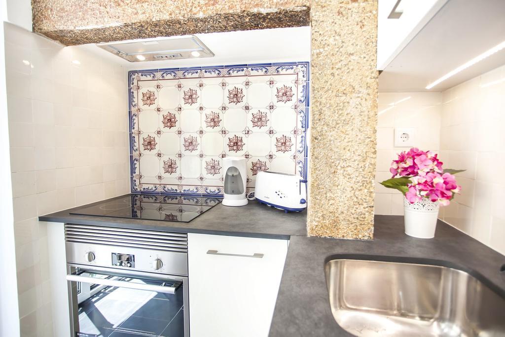 Typical Bairro Alto Apartment Lisbon Exterior photo