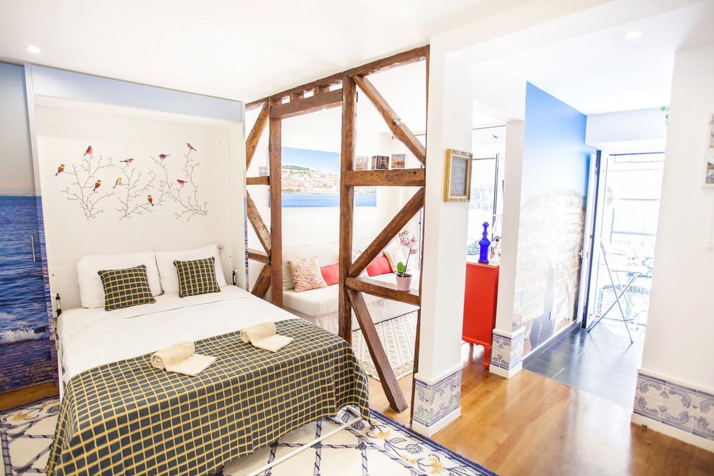 Typical Bairro Alto Apartment Lisbon Exterior photo