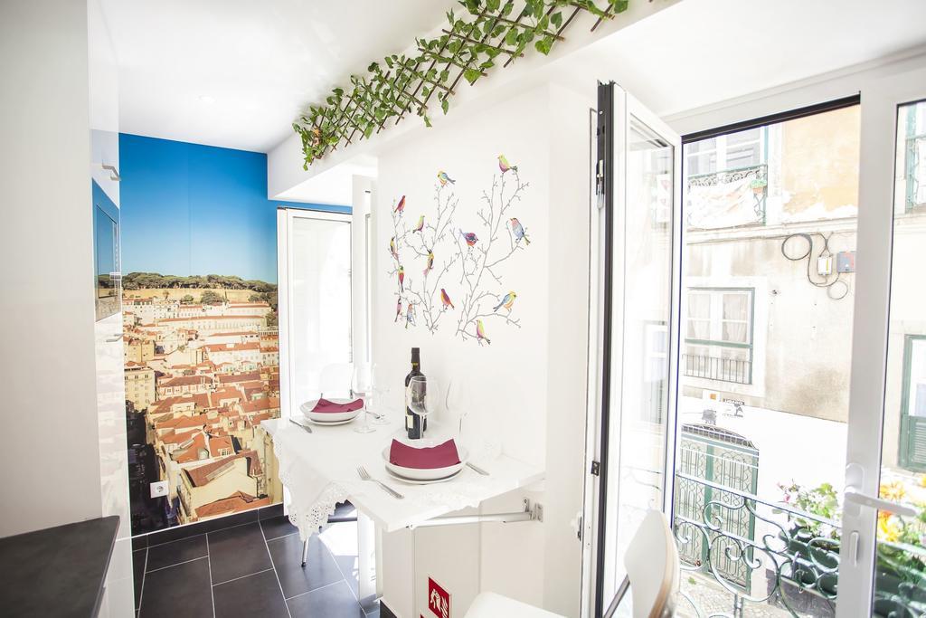 Typical Bairro Alto Apartment Lisbon Exterior photo